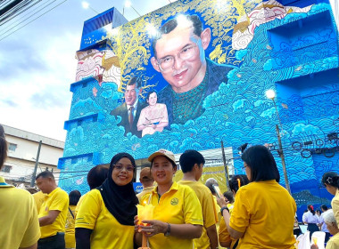 ร่วมกิจกรรมน้อมรำลึกในพระมหากรุณาธิคุณเนื่องในวันคล้ายวันสวรรคตพระบาทสมเด็จพระบรมชนกาธิเบศร มหาภูมิพลอดุลยเดชมหาราช บรมนาถบพิตร ณ บริเวณลานกิจกรรมหน้าตึก NT ถนนศาลาแดง อำเภอเมืองชุมพร จังหวัดชุมพร ... พารามิเตอร์รูปภาพ 8
