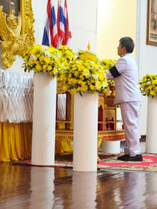 พิธีวางพานพุ่มดอกไม้สดถวายราชสักการะเนื่องในวันพระบิดาแห่งฝนหลวง ณ หอประชุมจังหวัดชุมพร ตำบลนาชะอัง อำเภอเมืองชุมพร จังหวัดชุมพร ... พารามิเตอร์รูปภาพ 1