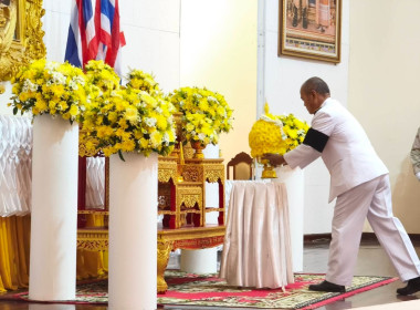 พิธีวางพานพุ่มดอกไม้สดถวายราชสักการะเนื่องในวันพระบิดาแห่งฝนหลวง ณ หอประชุมจังหวัดชุมพร ตำบลนาชะอัง อำเภอเมืองชุมพร จังหวัดชุมพร ... พารามิเตอร์รูปภาพ 7