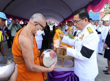 ร่วมพิธีเจริญพระพุทธมนต์และทำบุญตักบาตรถวายพระราชกุศลแด่พระบาทสมเด็จพระมงกุฏเกล้าเจ้าอยู่หัว และถวายพระกุศลแด่สมเด็จพระเจ้าภคินีเธอ เจ้าฟ้าเพชรรัตนราชสุดาสิริโสภาพัณณวดี ณ วัดชุมพรรังสรรค์(พระอารามหลวง) ตำบลนาทุ่ง อำเภอเมืองชุมพร จังหวัดชุมพร ... พารามิเตอร์รูปภาพ 1