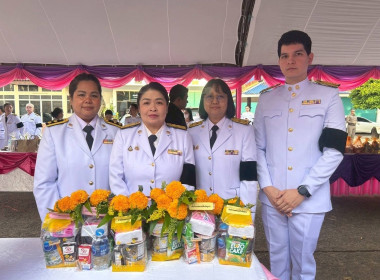ร่วมพิธีเจริญพระพุทธมนต์และทำบุญตักบาตรถวายพระราชกุศลแด่พระบาทสมเด็จพระมงกุฏเกล้าเจ้าอยู่หัว และถวายพระกุศลแด่สมเด็จพระเจ้าภคินีเธอ เจ้าฟ้าเพชรรัตนราชสุดาสิริโสภาพัณณวดี ณ วัดชุมพรรังสรรค์(พระอารามหลวง) ตำบลนาทุ่ง อำเภอเมืองชุมพร จังหวัดชุมพร ... พารามิเตอร์รูปภาพ 3