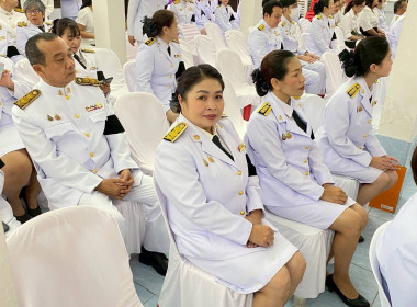 ร่วมพิธีเจริญพระพุทธมนต์และทำบุญตักบาตรถวายพระราชกุศลแด่พระบาทสมเด็จพระมงกุฏเกล้าเจ้าอยู่หัว และถวายพระกุศลแด่สมเด็จพระเจ้าภคินีเธอ เจ้าฟ้าเพชรรัตนราชสุดาสิริโสภาพัณณวดี ณ วัดชุมพรรังสรรค์(พระอารามหลวง) ตำบลนาทุ่ง อำเภอเมืองชุมพร จังหวัดชุมพร ... พารามิเตอร์รูปภาพ 5