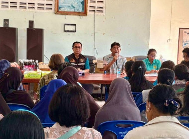 ประชุมเพื่อชี้แจงให้กับราษฎรที่อาศัยอยู่ในพื้นที่สงวนหวงห้ามเพื่อกิจการของนิคม ริมถนนสายประวัตินิคม ณ ศาลาประชาคมหมู่ 13 ตำบลท่าแซะ อำเภอท่าแซะ ... พารามิเตอร์รูปภาพ 9