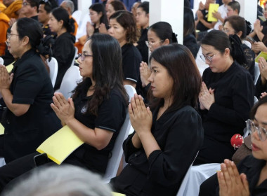 พิธีสวดพระพุทธมนต์และเจริญจิตตภาวนาอุทิศถวายพระราชกุศลแด่สมเด็จพระนางเจ้าสิริกิตติ์พระบรมราชินีนาถ พระบรมราชชนนีพันปีหลวง ณ วัดชุมพรรังสรรค์ พระอารามหลวง ตำบลนาทุ่ง อำเภอเมือง จังหวัดชุมพร ... พารามิเตอร์รูปภาพ 3